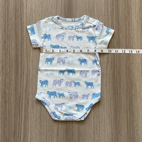NWT Janie and Jack Animal Print Short Sleeve Onesie & Animal Socks Blue 3-6 M - Picture 7 of 13